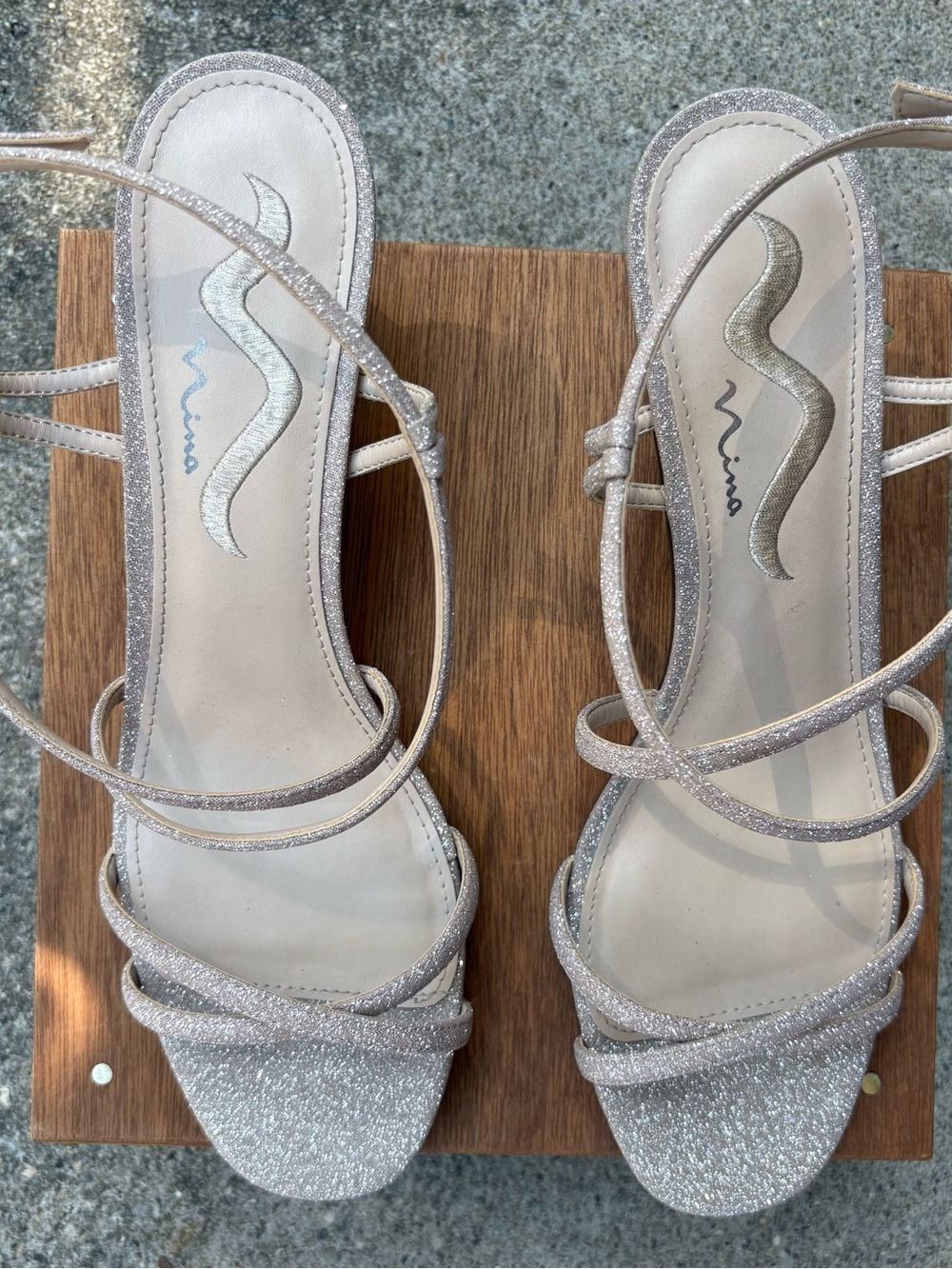 Nina “Anna” Crystal Embellished Champagne Glitter Strappy Sandal 3” heel Size 10
